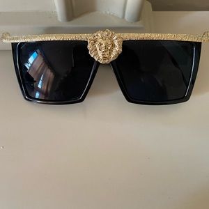 BLACK AND GOLD LIONS HEAD SUNGLASSES
